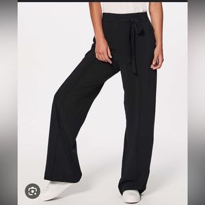 NWT. Lululemon Noir Pant.